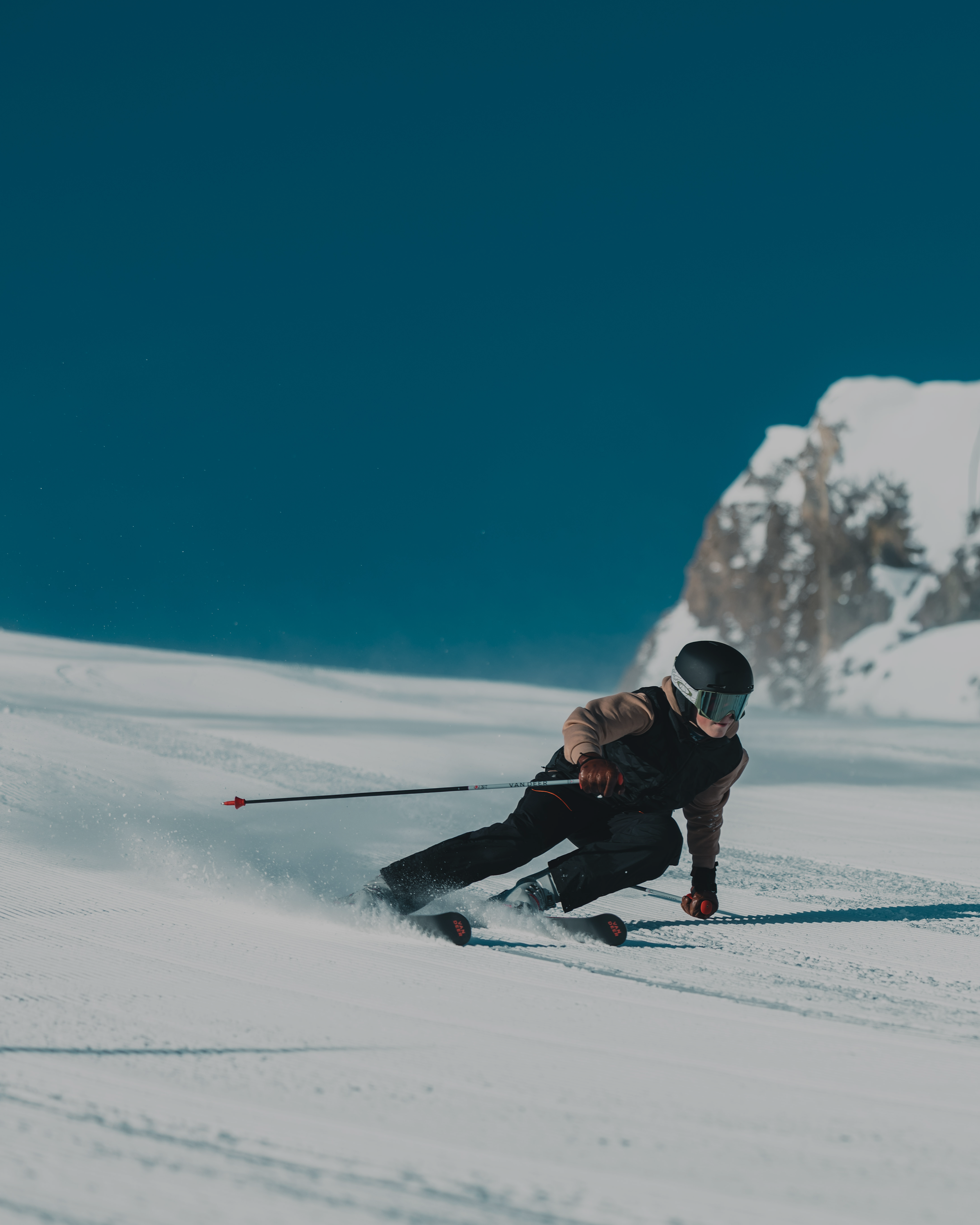 PRO SERIES: Skis with World Cup Tech for All-Day Performance – VAN